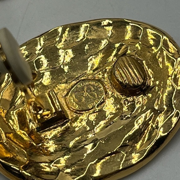 Elizabeth Taylor Rare Vintage Estate Signed AVON 1.5" 1993 Clip Earrings - Picture 9 of 14